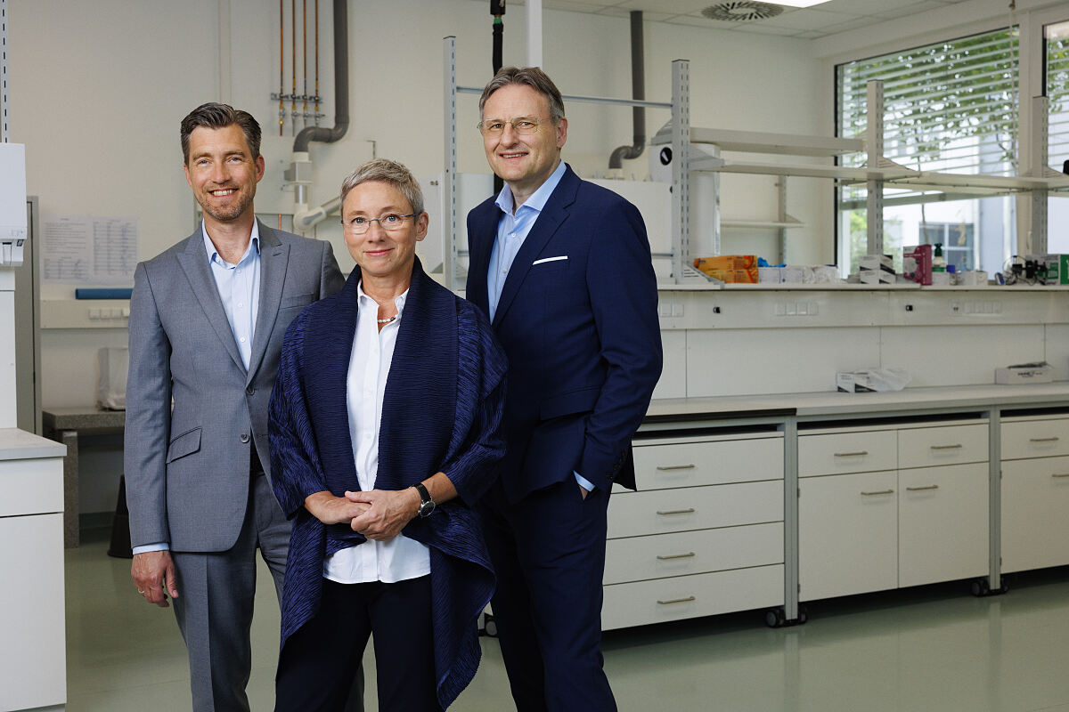 AIT Managing Directors: Alexander Svejkovsky, Brigitte Bach, Andreas Kugi