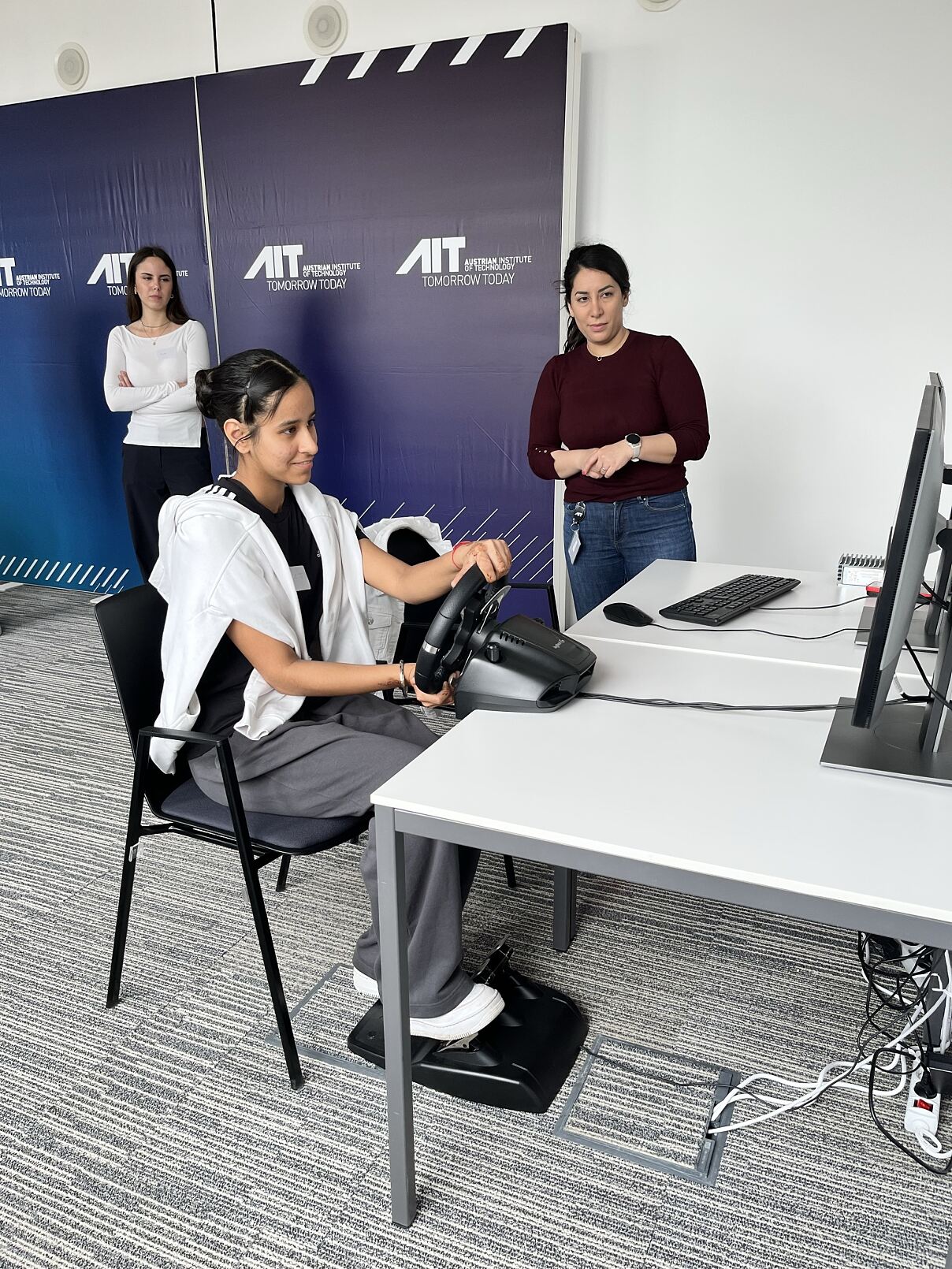 Mädchen erleben Forschung am AIT hautnah